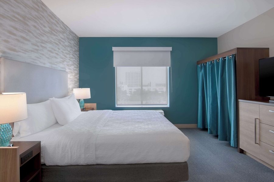 Home2 Suites by Hilton Jacksonville Downtown — Guest room