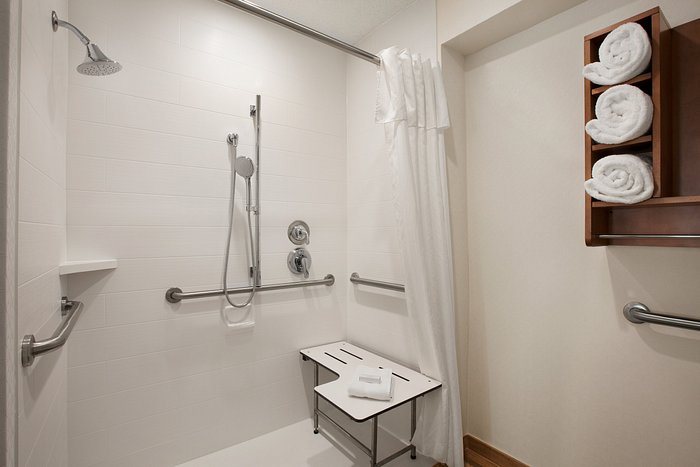 Home2 Suites By Hilton Kci Airport — Bathroom