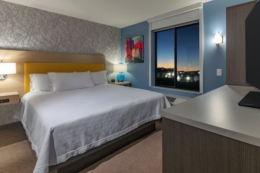 Home2 Suites By Hilton Kingman — Guest room