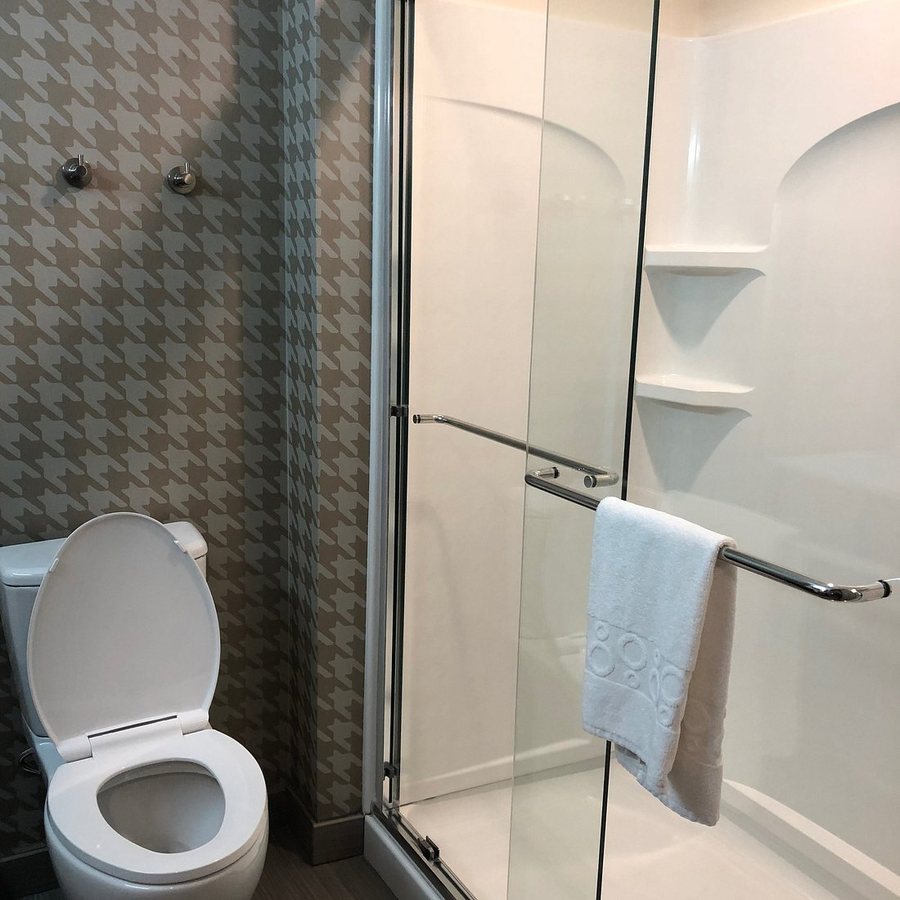Home2 Suites by Hilton La Porte — Bathroom