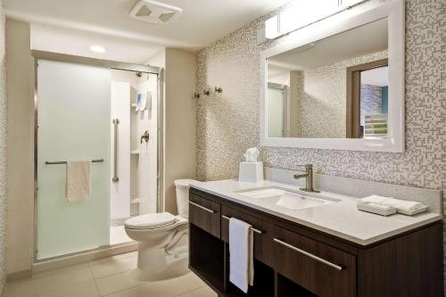 Home2 Suites by Hilton LaGrange — Bathroom