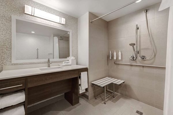 Home2 Suites by Hilton Las Vegas Northwest Las Vegas Nevada — Bathroom