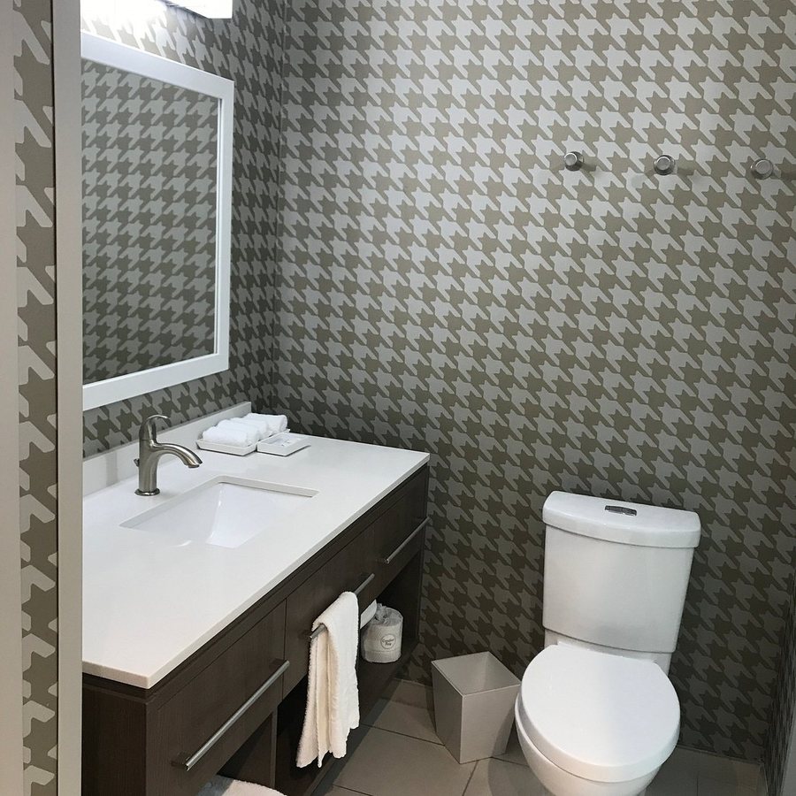 Home2 Suites by Hilton Lexington Hamburg — Bathroom