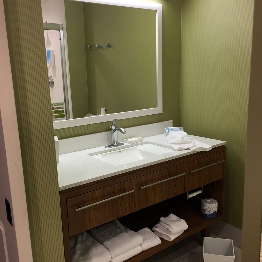 Home2 Suites by Hilton Lexington University Medical Center — Bathroom