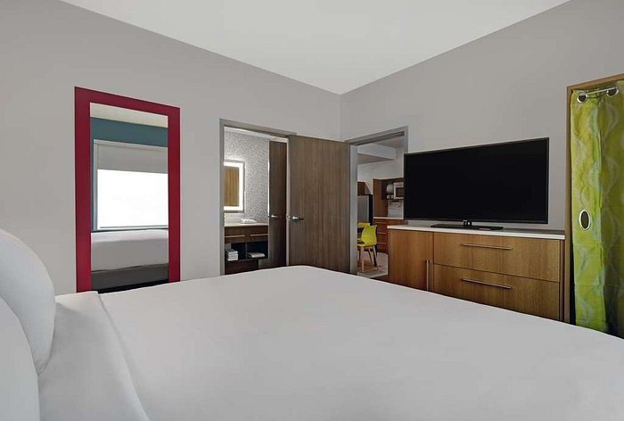 Home2 Suites by Hilton Liberty NE Kansas City — Guest room