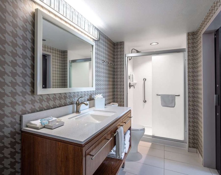Home2 Suites by Hilton Little Rock West — Bathroom