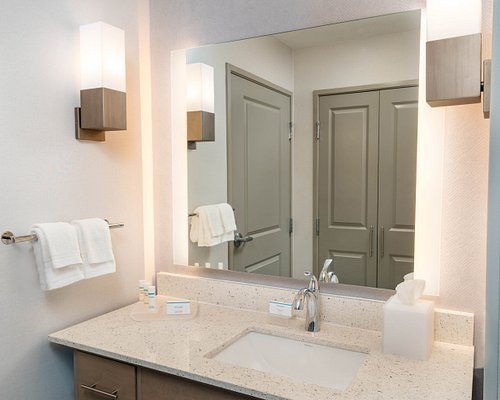 Home2 Suites by Hilton Livermore — Bathroom