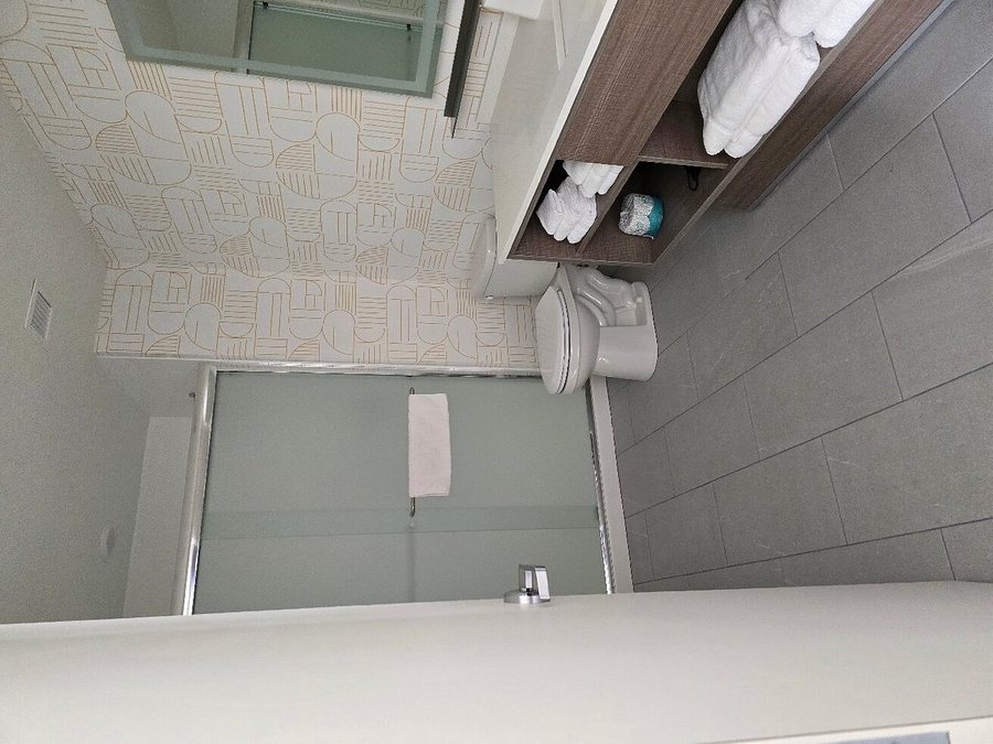 Home2 Suites By Hilton Livingston Yellowstone — Bathroom