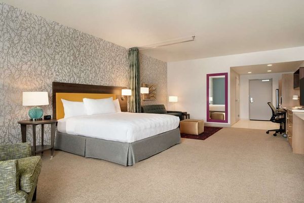 Home2 Suites by Hilton Martinsburg — Guest room
