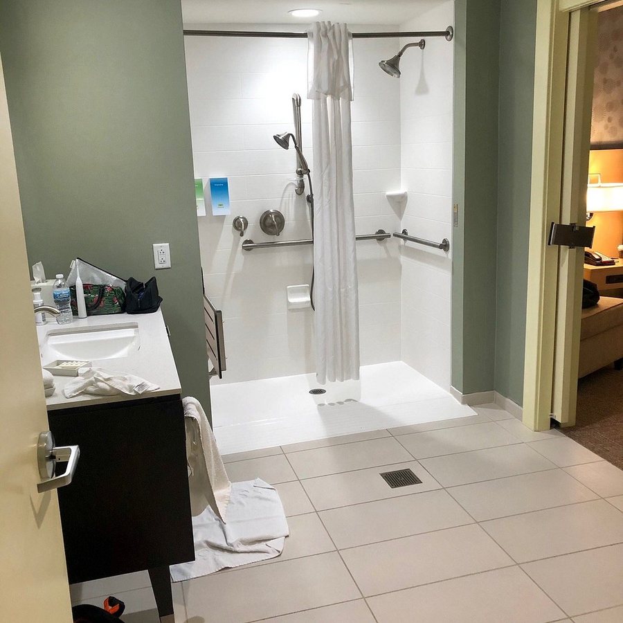 Home2 Suites By Hilton Maumee Toledo — Bathroom