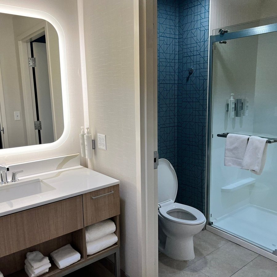 Home2 Suites by Hilton Melbourne Viera — Bathroom