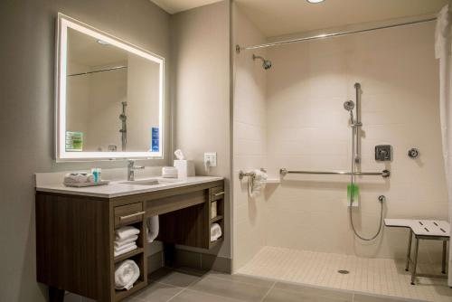 Home2 Suites by Hilton Memphis Wolfchase Galleria — Bathroom
