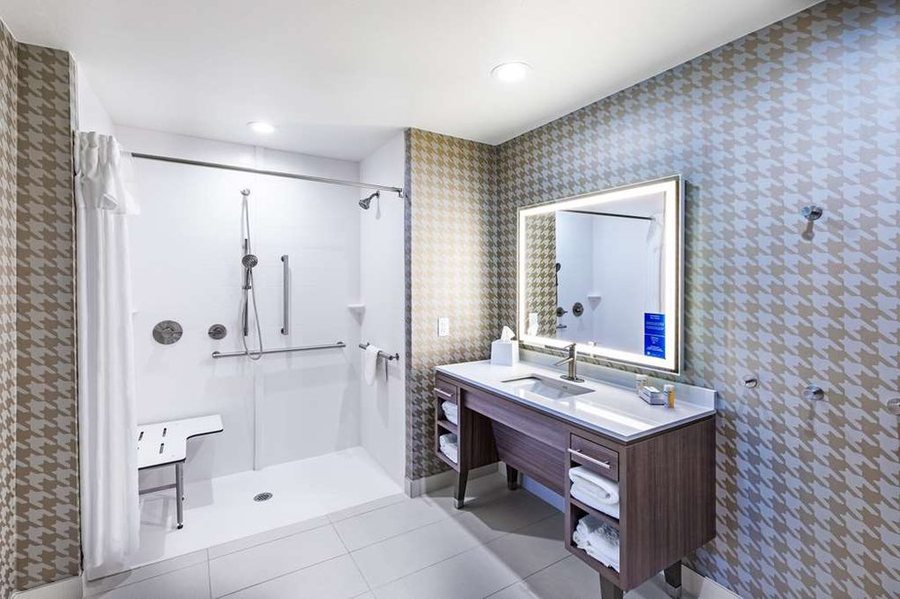 Home2 Suites By Hilton Midland East — Bathroom