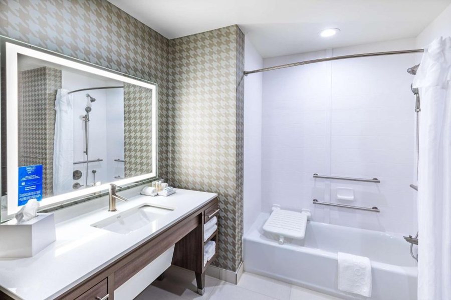 Home2 Suites By Hilton Midland — Bathroom