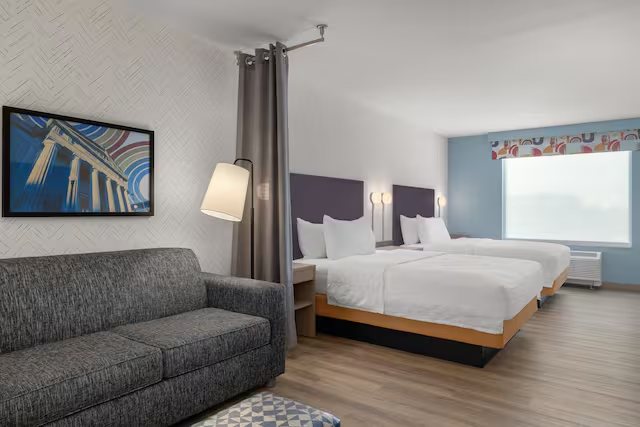 Home2 Suites By Hilton Muncie — Guest room