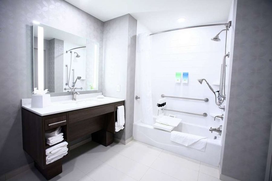 Home2 Suites by Hilton Nampa — Bathroom