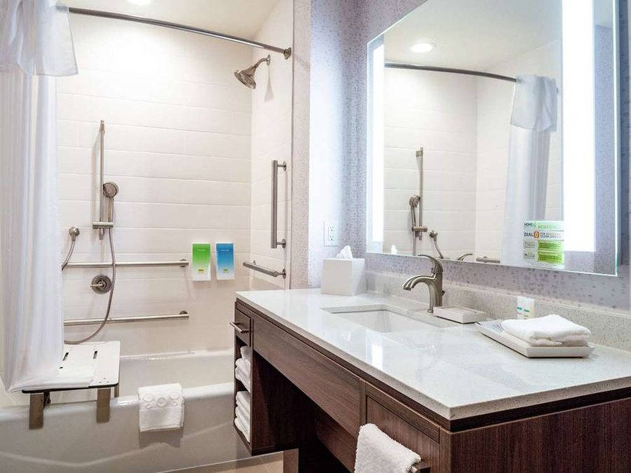Home2 Suites By Hilton Oklahoma City Yukon — Bathroom