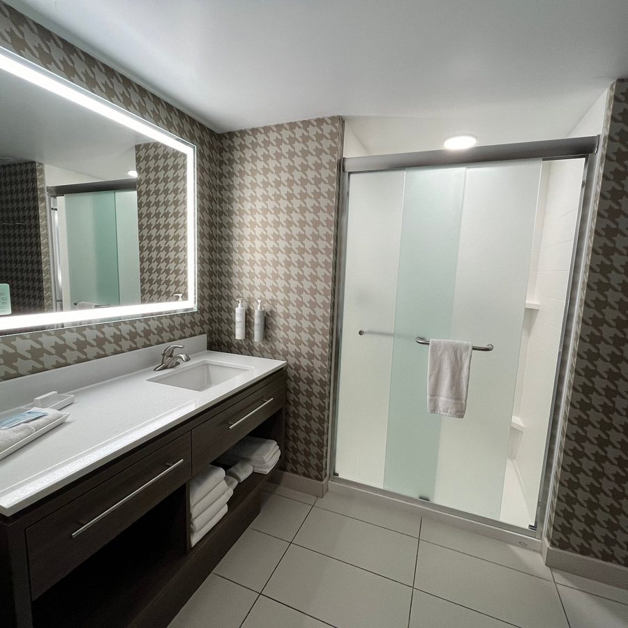 Home2 Suites By Hilton Omaha I 80 At 72nd Street — Bathroom