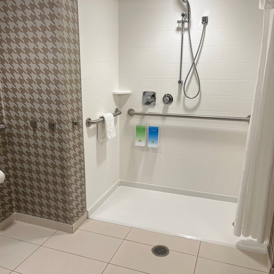 Home2 Suites by Hilton Omaha UN Medical Ctr Area — Bathroom