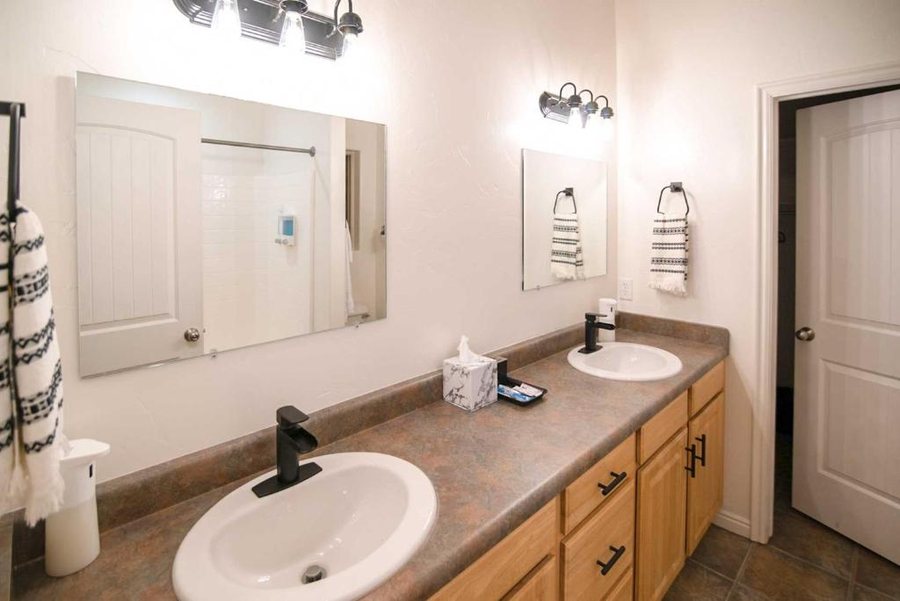 Home2 Suites by Hilton Page Lake Powell — Bathroom