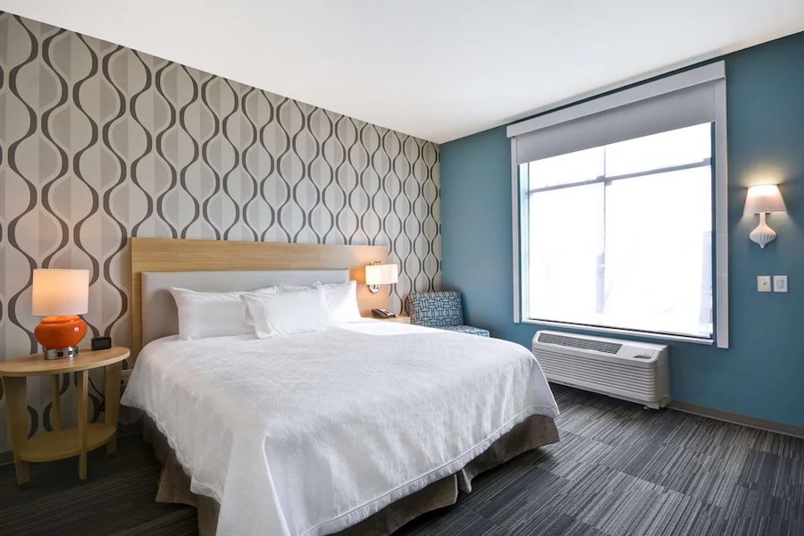 Home2 Suites by Hilton Perrysburg Levis Commons Toledo — Guest room
