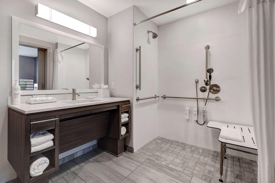Home2 Suites by Hilton Petaluma — Bathroom