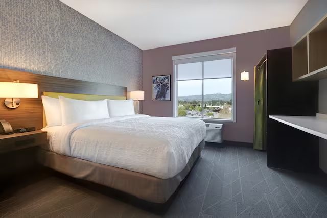 Home2 Suites by Hilton Petaluma — Guest room