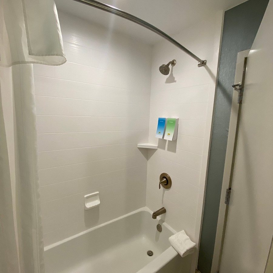 Home2 Suites by Hilton Plano Legacy West — Bathroom