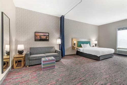Home2 Suites By Hilton Queensbury Lake George — Guest room