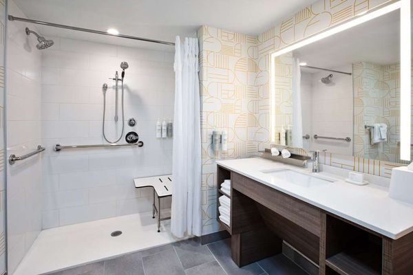 Home2 Suites By Hilton Rapid City — Bathroom