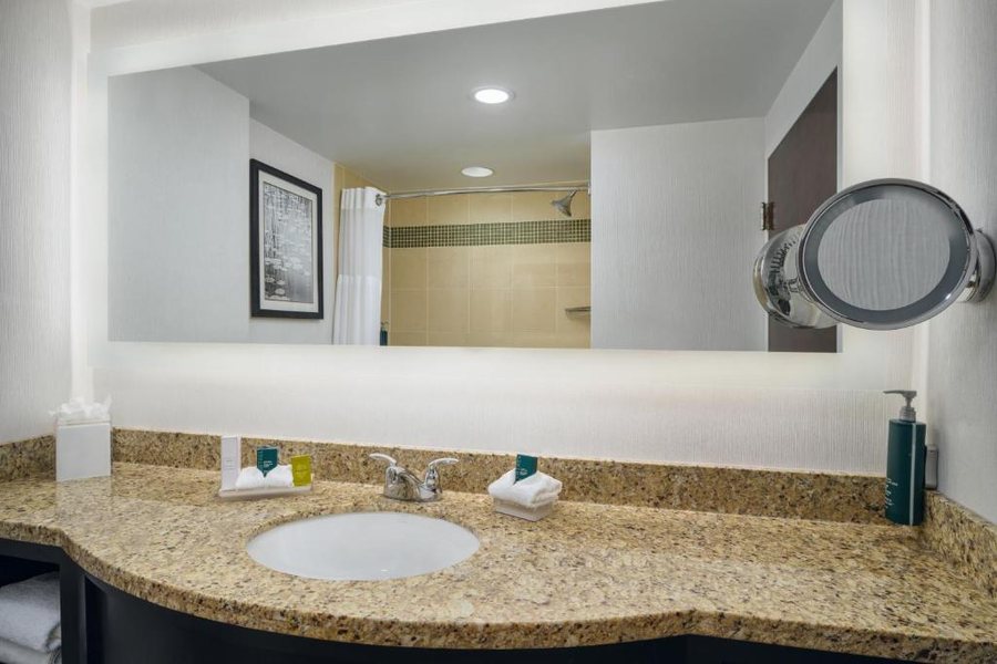 Home2 Suites by Hilton Richmond Short Pump — Bathroom