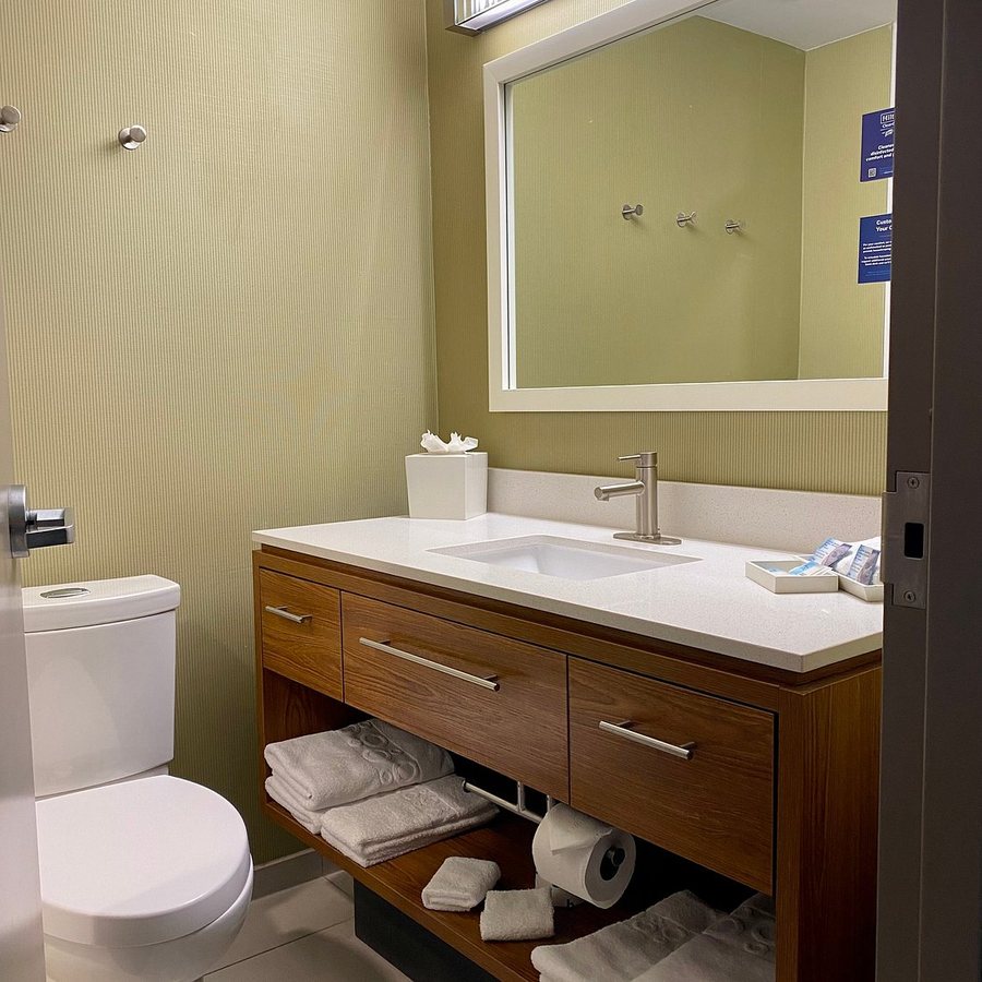 Home2 Suites by Hilton Rock Hill — Bathroom