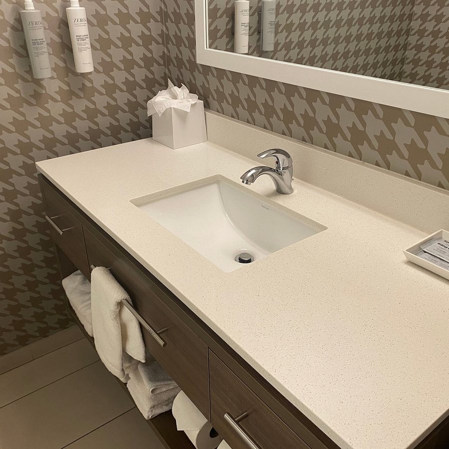 Home2 Suites by Hilton Roseville Sacramento — Bathroom