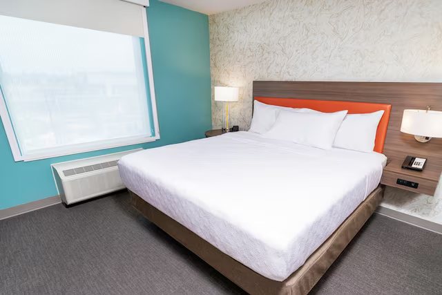 Home2 Suites by Hilton Roseville Sacramento — Guest room