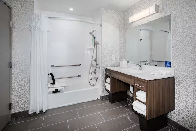 Home2 Suites by Hilton Roswell NM — Bathroom