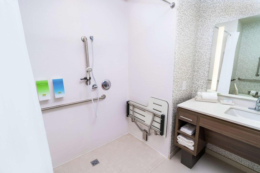 Home2 Suites by Hilton San Antonio at the Rim — Bathroom