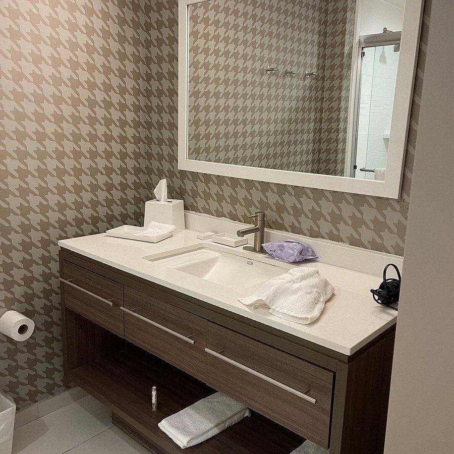 Home2 Suites By Hilton San Antonio North Stone Oak — Bathroom