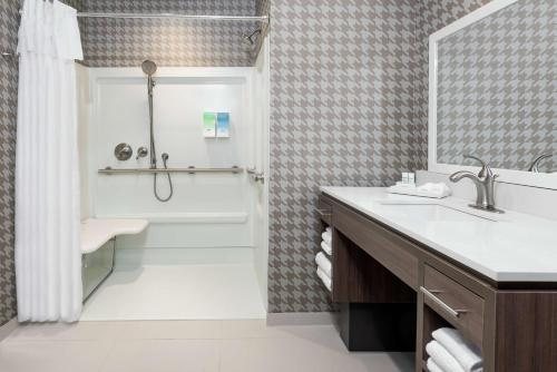 Home2 Suites by Hilton Sanford Orlando North — Bathroom