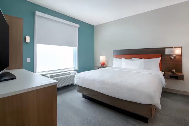 Home2 Suites By Hilton Savannah Midtown — Guest room