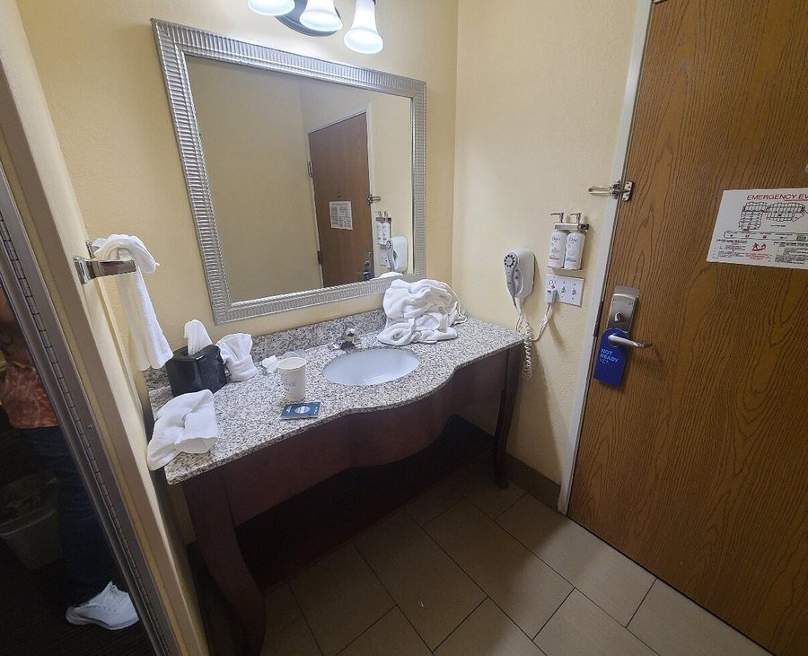 Home2 Suites by Hilton Scottsdale Old Town — Bathroom