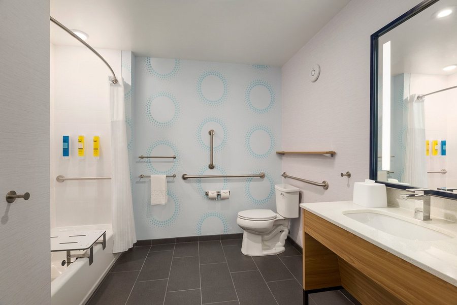 Home2 Suites by Hilton Scottsdale Salt River — Bathroom
