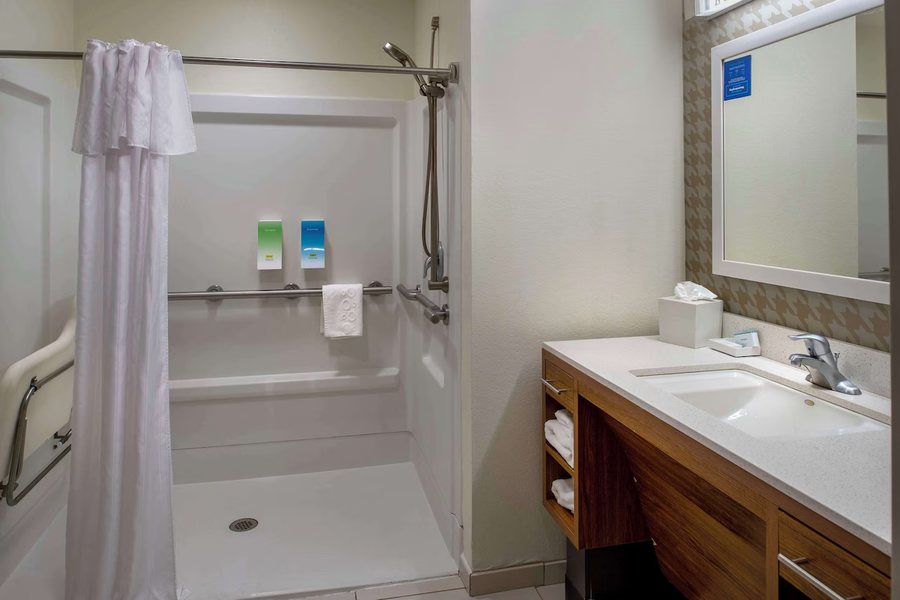 Home2 Suites By Hilton St Louis Downtown — Bathroom