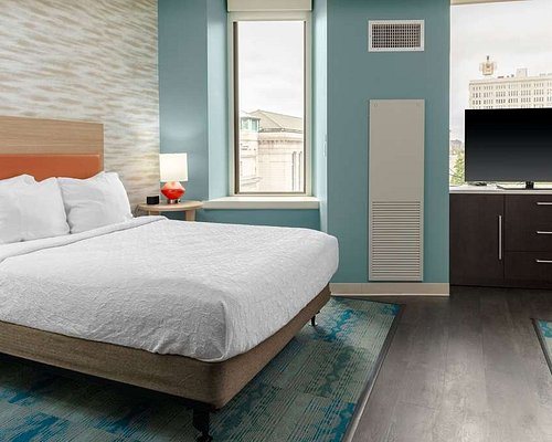 Home2 Suites By Hilton St Louis Downtown — Guest room