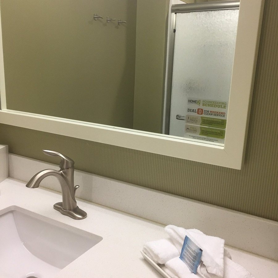 Home2 Suites by Hilton Stafford Quantico — Bathroom