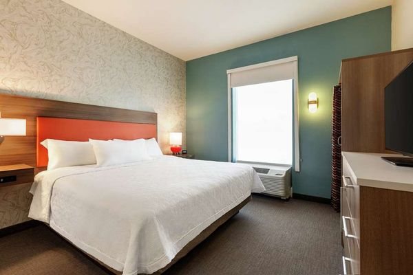 Home2 Suites by Hilton Statesboro — Guest room