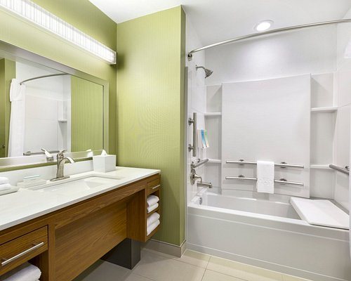 Home2 Suites by Hilton Texas City Houston — Bathroom