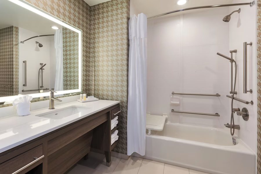 Home2 Suites By Hilton Tucson Downtown — Bathroom