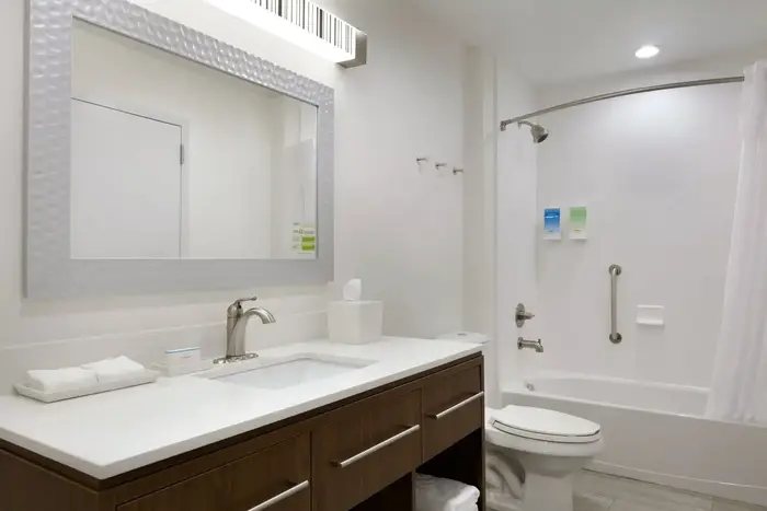 Home2 Suites By Hilton West Monroe — Bathroom