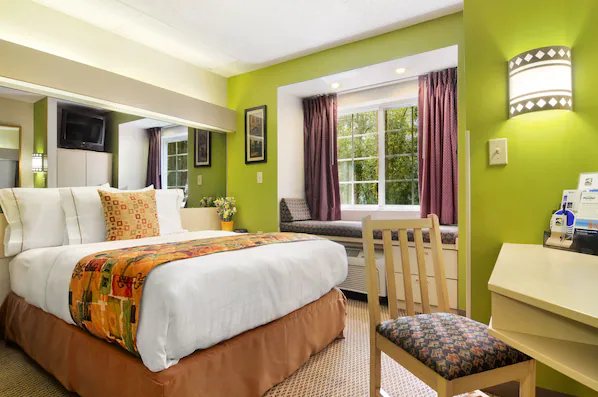 Hometown Inn Suites — Guest room