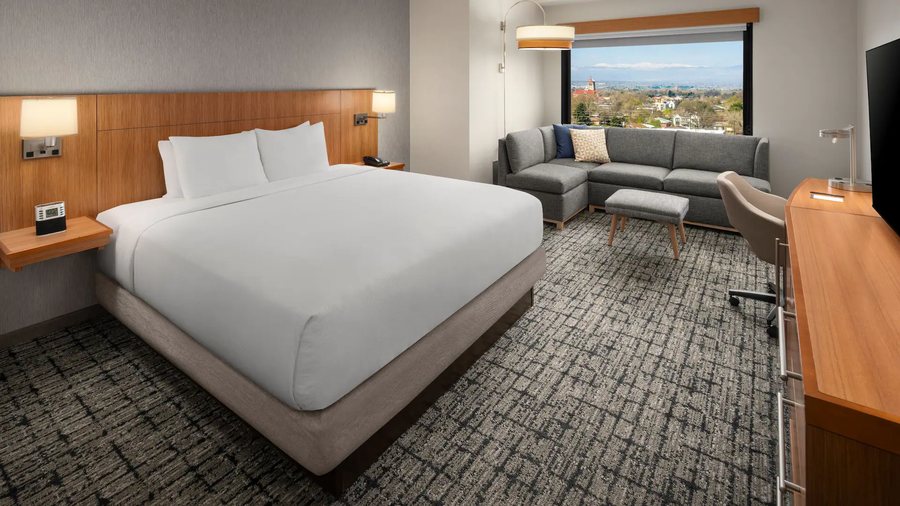 HomeTowne Studios Denver Glendale Cherry Creek — Guest room
